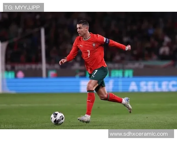 全球足球巨星C罗精彩瞬间图片集锦展现他的辉煌职业生涯与个人魅力