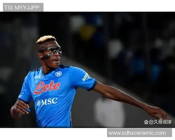 足球明星佩戴面罩训练视频揭秘运动员如何应对伤病挑战与恢复过程 足球明星佩戴面罩训练视频揭秘运动员如何应对伤病挑战与恢复过程